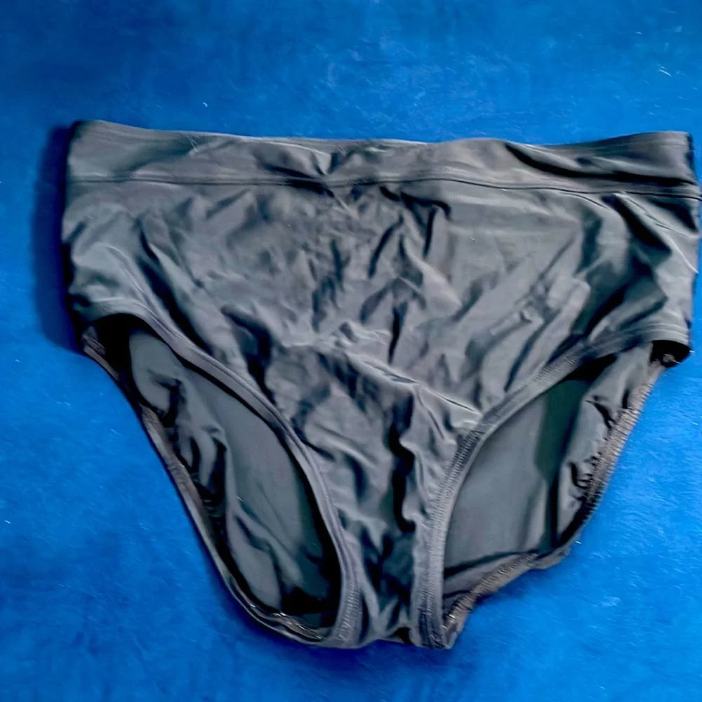 EUC black Croft & Barrow swim bottoms. Size 20W. Some pilling on the rear back. - Picture 1 of 3